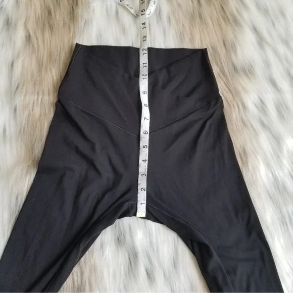 Aerie Offline Real Me High Waisted 
Crossover Super Flare Leggings Pants 
Size M - Picture 7 of 11